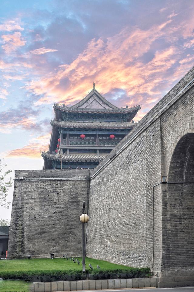 中国最大古城墙竟有14公里,走一圈4小时,方便出入新开14座城门