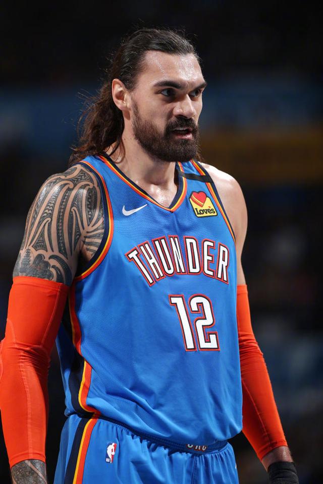 篮球场上的"海王"史蒂文·亚当斯|海王|亚当斯|史蒂文_新浪新闻