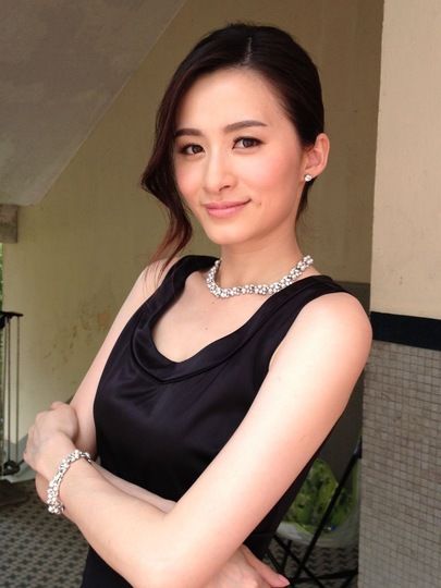 因颜值高被排挤,当了16年的"绿叶"后,36岁美出新高度