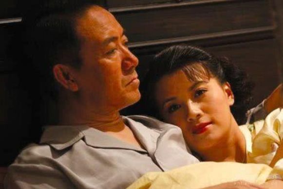 他因《亮剑》成名,之后抛妻弃子娶小13岁女星,如今却很幸福!