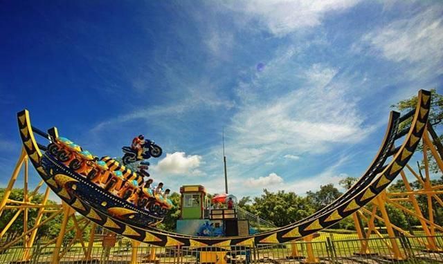 湛江国家森林公园欢乐世界现在拥有旋转迪士高,穿梭时空,飓风飞椅
