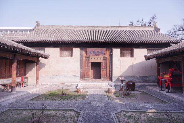 宅子不仅有着北方四合院的设计布局,也融合了天水当地传统的古楼建筑