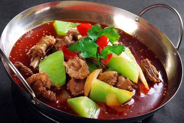 2.锅仔莴笋麻鸭