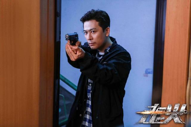 还记得灵魂摆渡中的赵吏吗当初追成狗近照曝光转头就想走