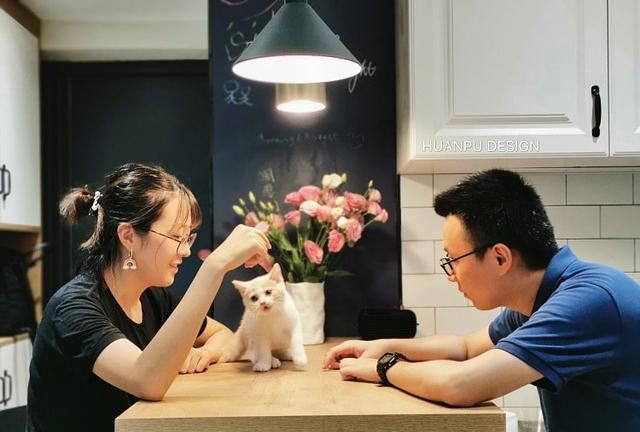深圳发现一对夫妻26㎡小宅空间极致利用两人一猫生活超幸福