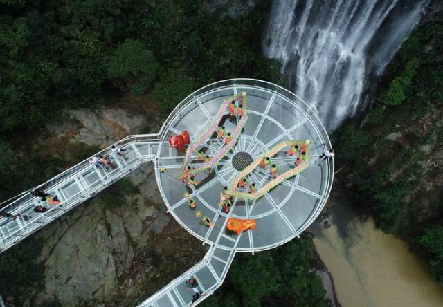 它就是位于广东清远的的古龙峡,这是一座原生态的景区,距离广东只有68