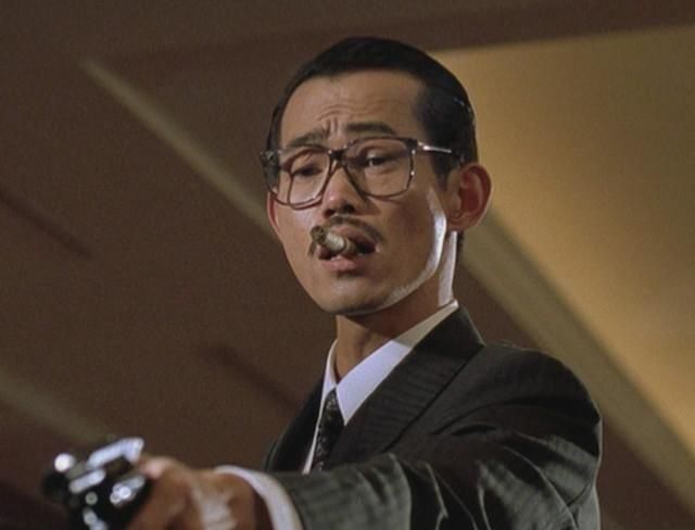 他曾经当过李小龙的替身,如今已68岁,拍电影的片酬却不高