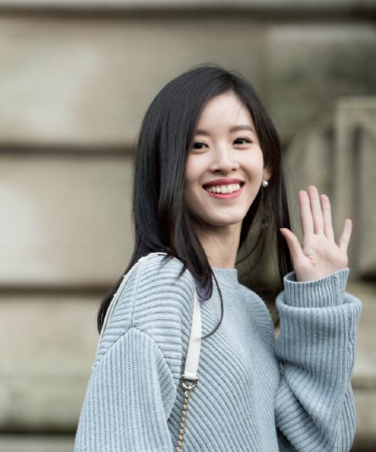 章泽天素颜被公开,真容反差明显,难怪富商老公"不知妻美"