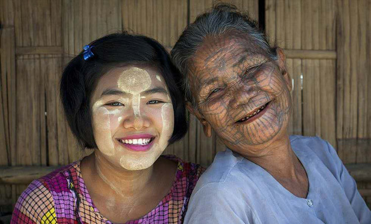 缅甸最神秘的部落,女子以纹面为美,奇特习俗竟源于云南?