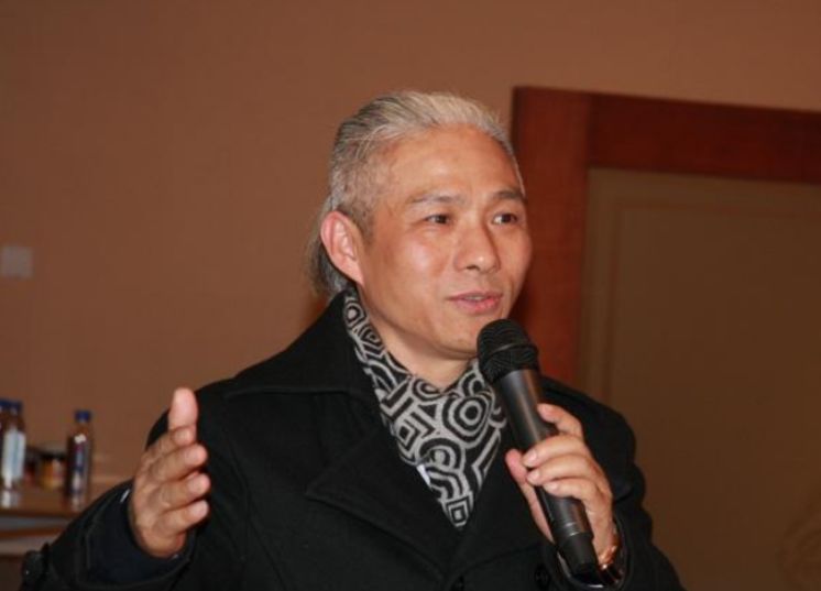 破产后一夜白头,如今靠卖包子东山再起|高逸峰|包子|春晚_新浪新闻