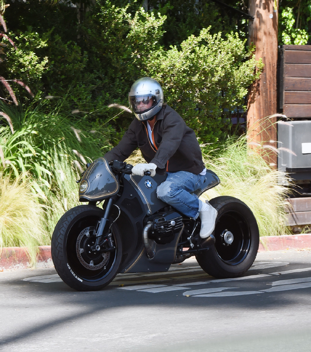 布拉德皮特和安吉丽娜·朱莉关系终于缓和!驾车看望6个孩子