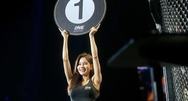 举牌女郎年薪才15万左右为何过着高品质的生活泰森副业赚钱