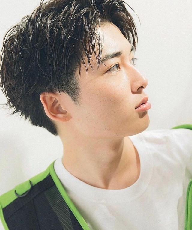 日本男生的"帅气"发型走红ins,网友:令人眼前一亮