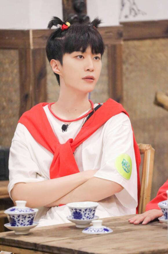 《青春环游记2》范丞丞羊角辫神似哪吒 杨迪父母热情招待