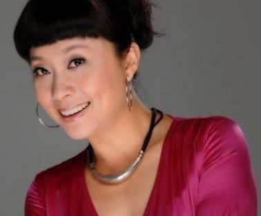 她上过五次春晚和潘长江演过小品大13岁丈夫拍戏意外去世