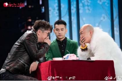 除此之外,文松还频繁参加综艺,在各大卫视的晚会上也能看见他的身影.