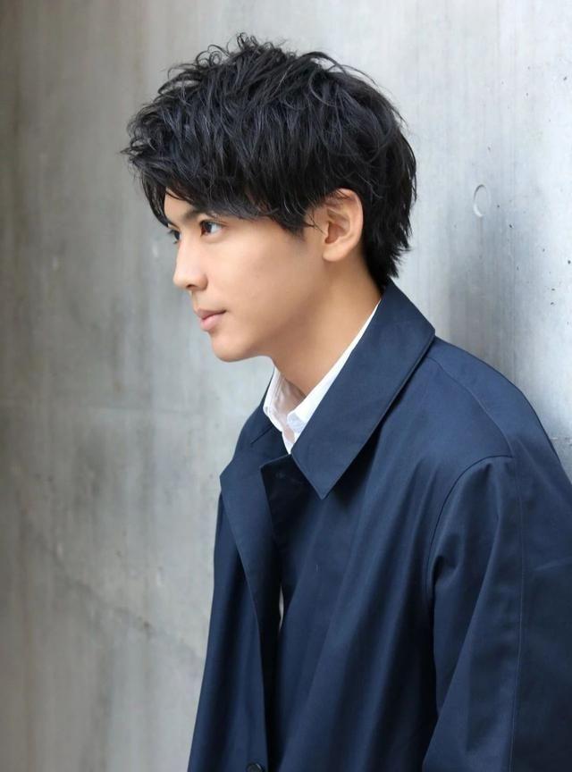 日本男生的"帅气"发型走红ins,网友:令人眼前一亮