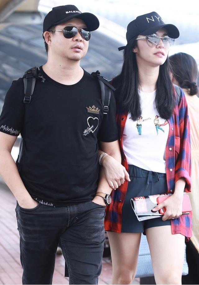 姚晨的光棍腿真是绝了和老公同框太温柔笑的真幸福