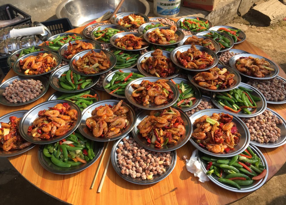 在农村吃酒席,不管饭菜好坏,这4个忌讳都别犯,几乎人人不待见