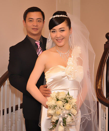 至今,两人已经携手共渡6年的时光长河,拥有着一个可爱女儿.