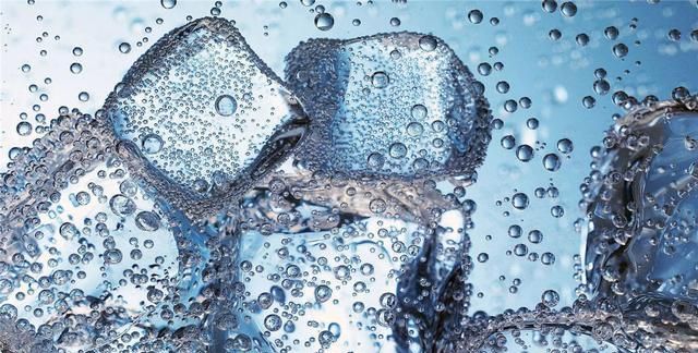 自然界当中并非只有在0摄氏度以下水凝结而成的,其实还存在18种常见冰