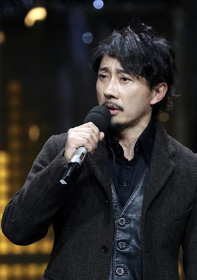 赵立新一个个性非常独特的男演员,她还是娱乐圈的全能人才,还会配音