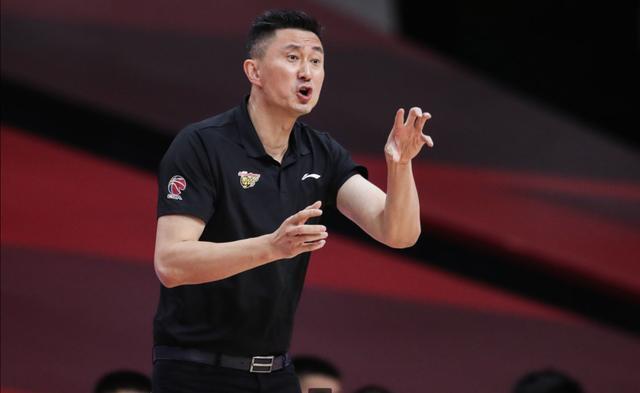 两战轰44分10板,广东宏远胜八一后,收获争冠利器,比赢球还高兴