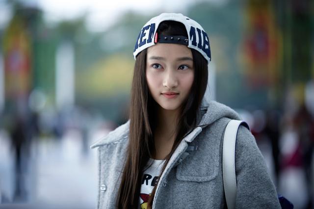 自从关晓彤在电视剧《一仆二主》,《好先生》中饰演闺女迅速走红后