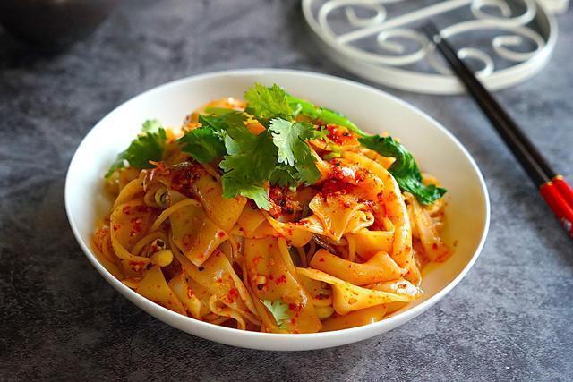 美食精选:葱爆里脊,凉拌酸辣凉皮,鱿鱼炒毛豆,香干回锅肉