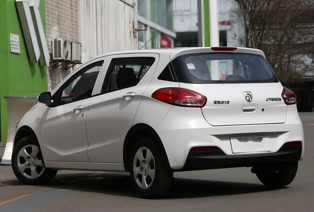 号称国产最便宜的小型家用车,1.2l 5速手动,售4.09万