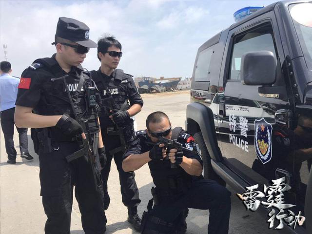 电影由高翊浚监制,总导演;年世亚,李志强联合导演.