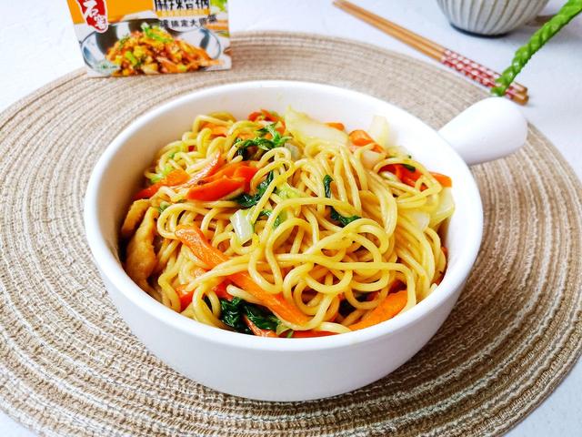 麻辣炒面的做法配方细嫩柄脆味纯香鲜美可口很美味