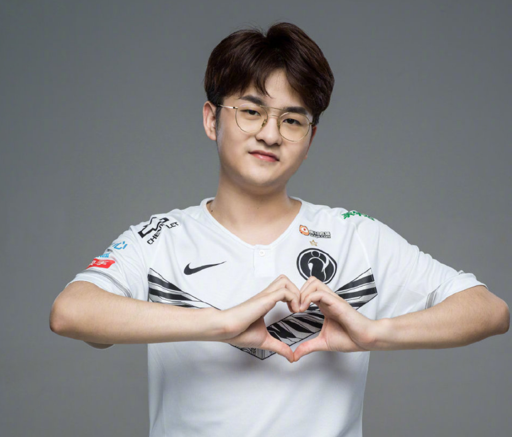 都错怪ig的泡芙了?他的艾希一直空大招,其实是队友的原因