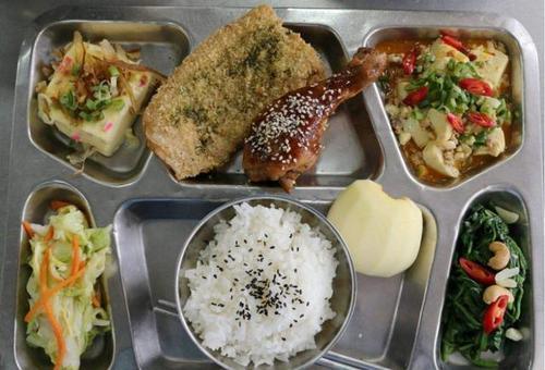 空军伙食算是最好了但还有一个兵种有时候一日三餐比空军还豪华