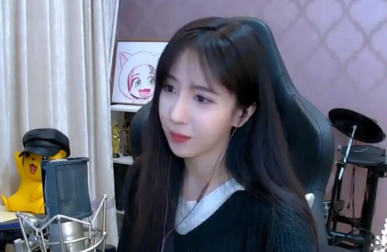 呆妹彻底淡出主播圈?自称要读书,水友:几年了还没毕业