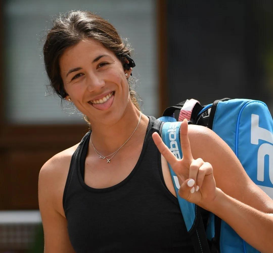 瓦林卡疑似新恋情曝光交往对象竟是穆古鲁扎