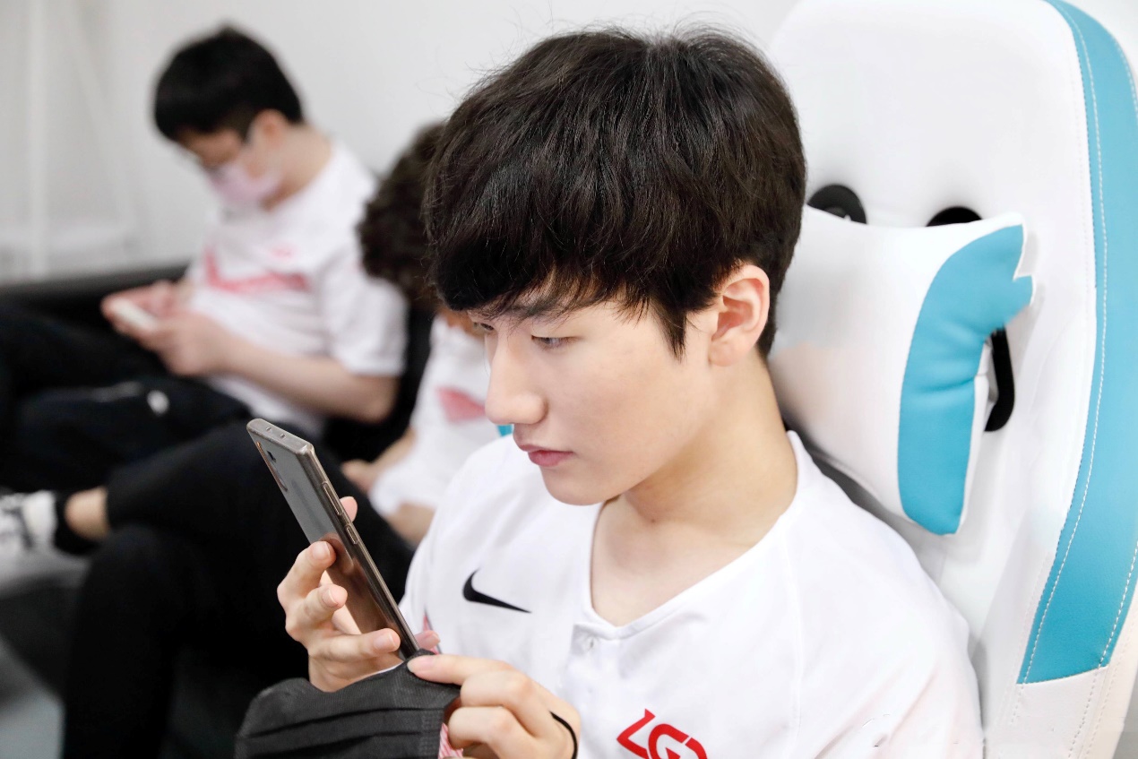 这就是长得太帅的后果小花生回应被扰我的取向是女