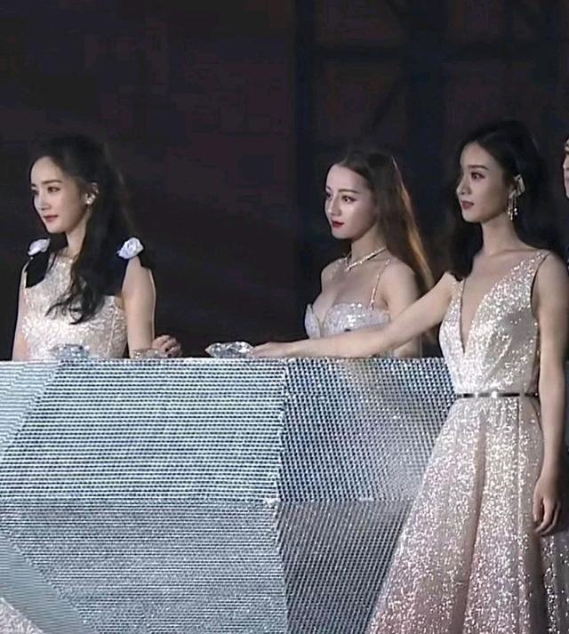 娱乐圈生图杀手争夺战,迪丽热巴赵丽颖杨幂,谁能c位出道?