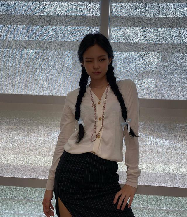 jennie金智妮麻花辫造型曝光台上台下不同风格你爱哪一个