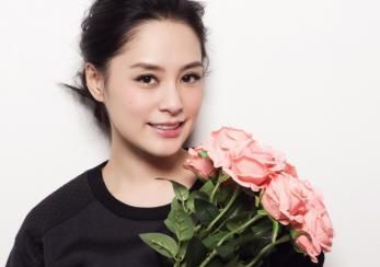 2008年,张柏芝扬言:一边看我照片一边骂我荡妇,你们好意思吗?