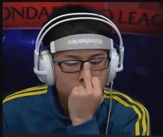 小乐言首秀直播与包子双排后个人微博被爆破表面兄弟忘恩负义