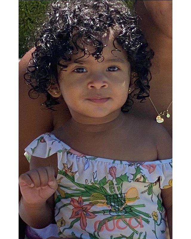 科比妻子晒女儿们泳装新照穿比基尼太萌10个月小女儿最像爸爸