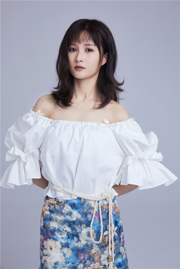 李诺《夙语》定档7·16 万能社畜开启逆袭之路