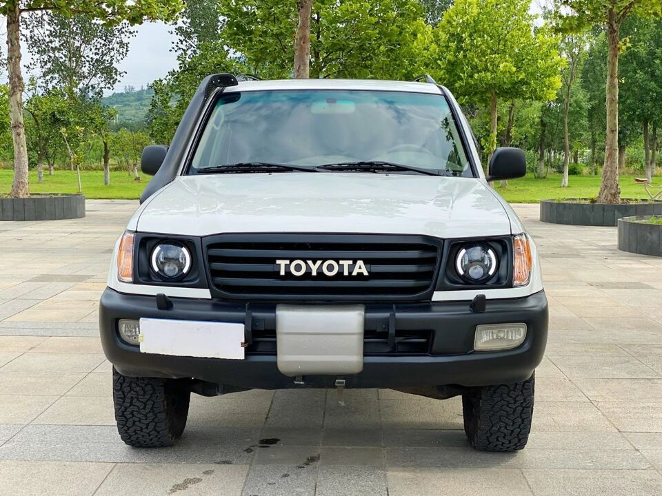 最经典的丰田陆巡亮相!精致圆形led灯组 8缸动力,四驱真霸气!