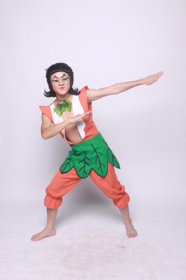 在《来了就笑吧》节目中,王祖蓝cosplay成"葫芦娃"造型,表演了"葫芦娃