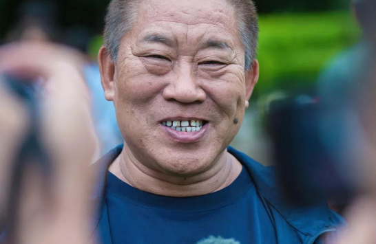 他是实力派演员,因嘴歪演了一辈子坏人,女儿也成了演员