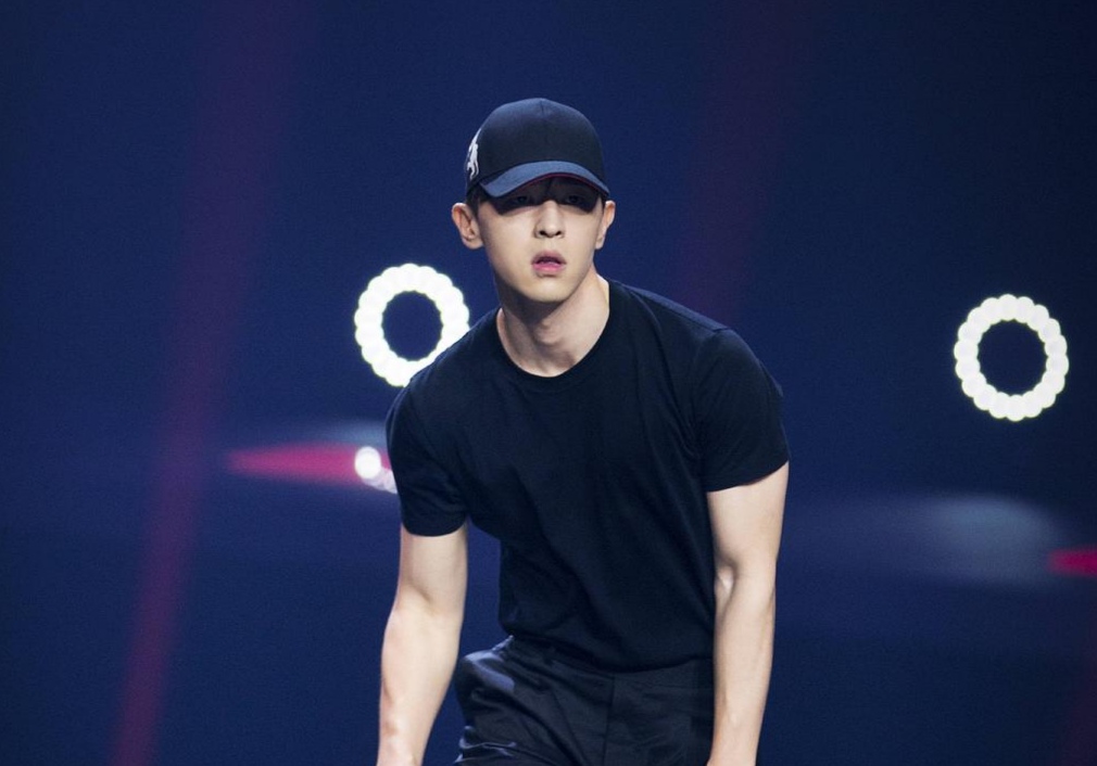 戴帽子的男星:肖战乖巧俏皮杨洋干净优雅,他宛如韩剧男主