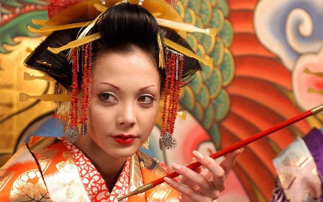真正的艺伎妆和影视剧的差别|艺伎|妆容|胭脂_新浪新闻