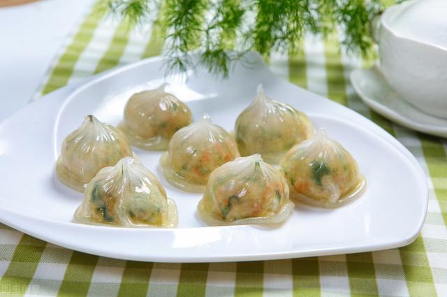 猪肉有很多的做法唯独水晶饺最美猪肉大葱锅贴最好吃