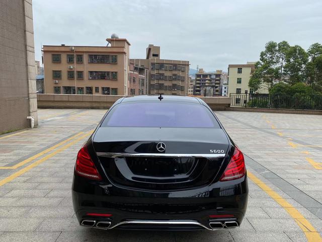 实拍奔驰s600售价66万外观庄重气派舒适性与运动性完美结合